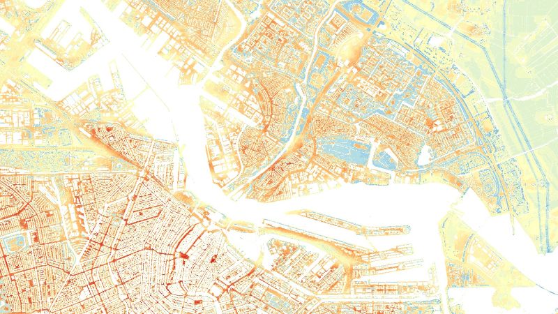 Kaart van Amsterdam waarop de temperaturen in verschillende gebieden worden aangeven.