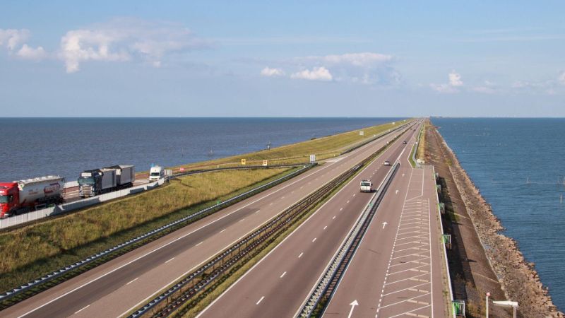 Een foto van de Afsluitdijk in Nederland