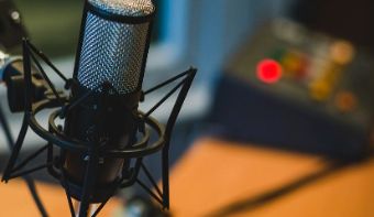 A picture of a microphone.